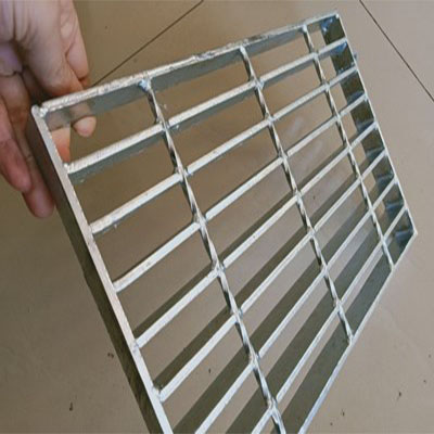 鋼格板在電廠平臺上起著主要的作用，為啥這么說呢？